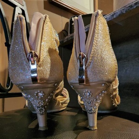 Girl's Champagne Pageant kitten heels shoes - Picture 3 of 4